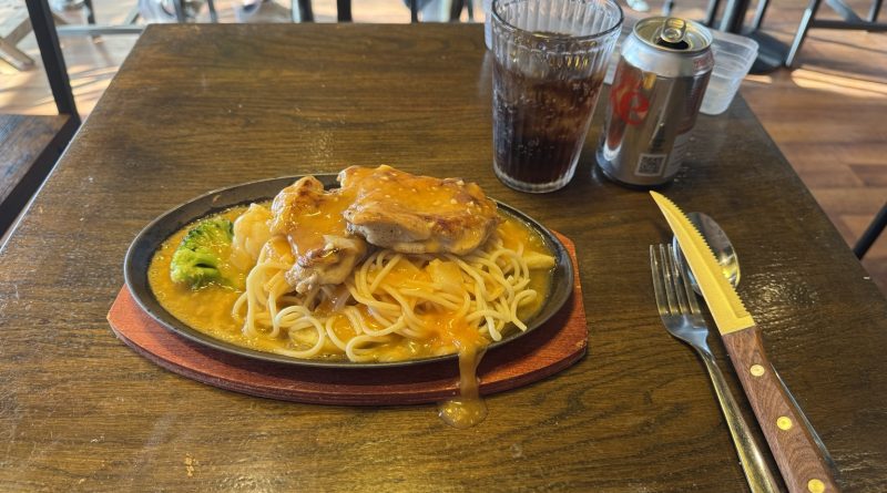 Saint Helens Cafe Meowise 的雞扒意粉港式鐵板餐
